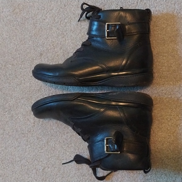 Clark's boots - Picture 3 of 4